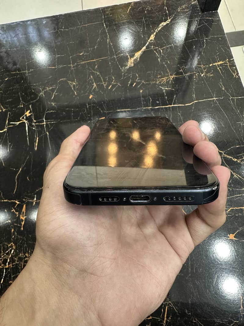 Apple iPhone 15 Pro Max 3