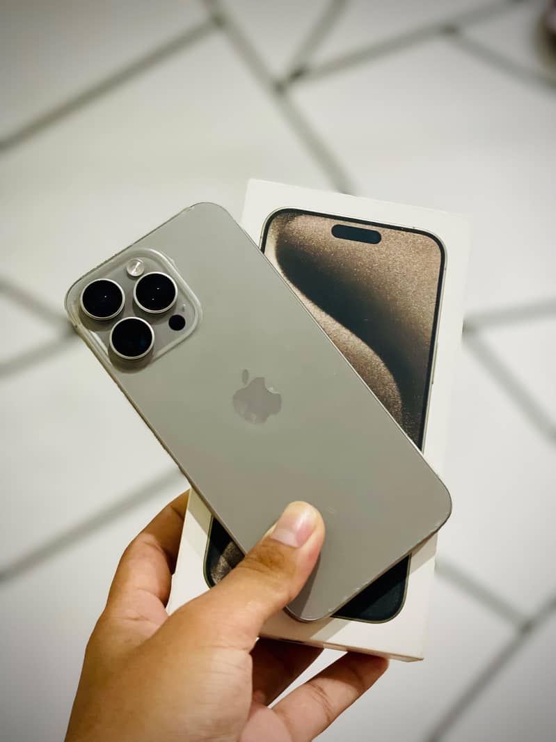 Apple iPhone 15 Pro Max 0
