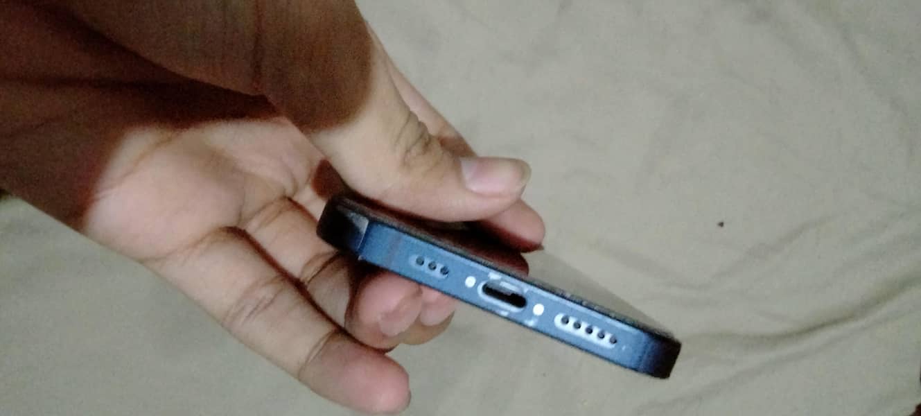 Apple iPhone 13 2