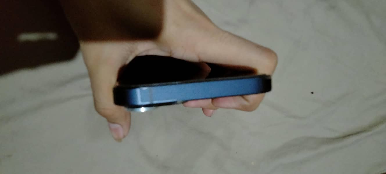 Apple iPhone 13 4