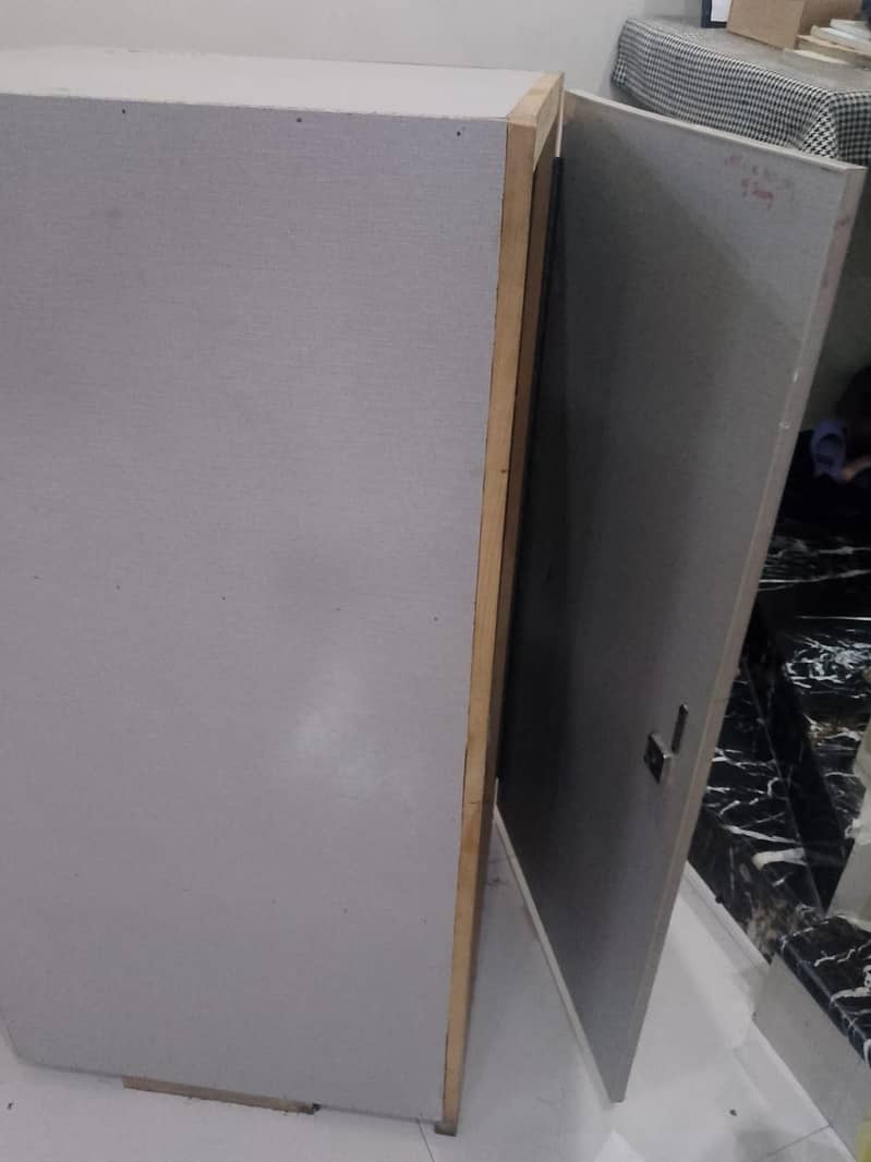2 cabinet 4