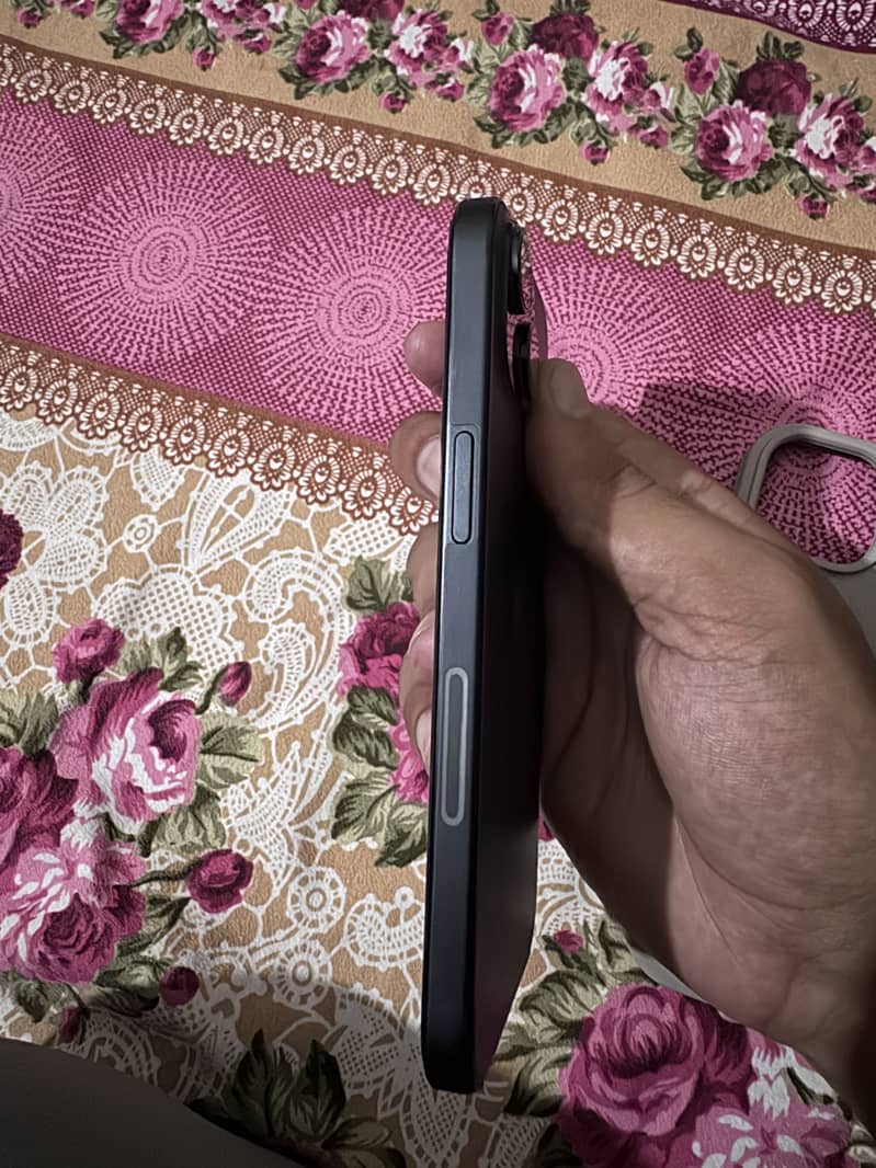 Apple iPhone 15 3