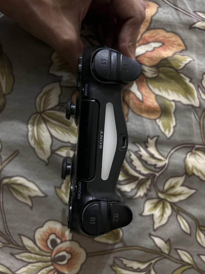 PS4 ORIGINAL CONTROLLER FROM USA 1