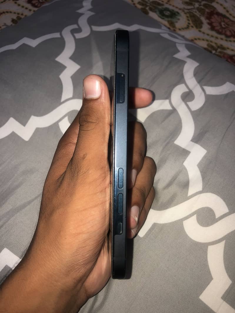 Apple iPhone 13 2