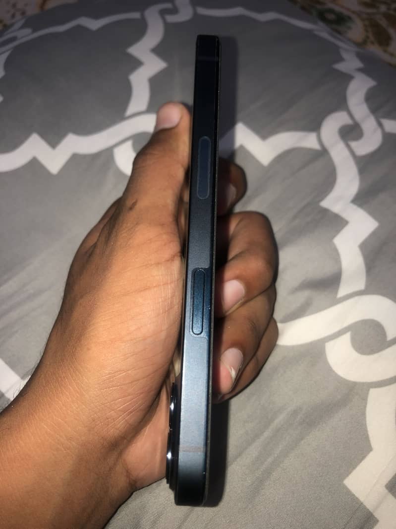 Apple iPhone 13 4