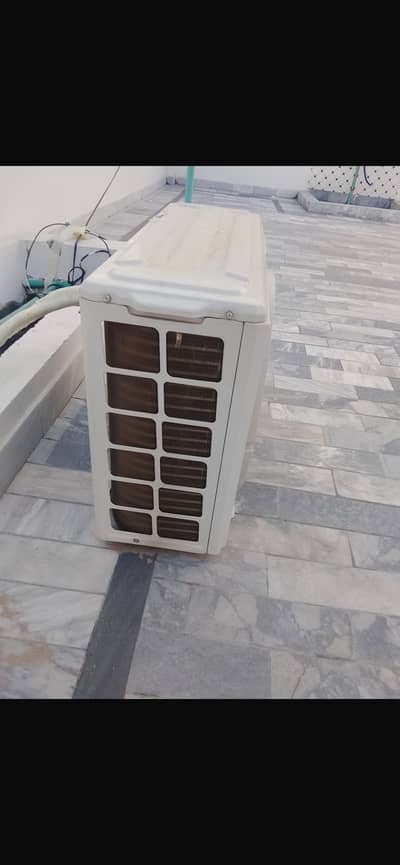 brand new dawlance ac in good condition.