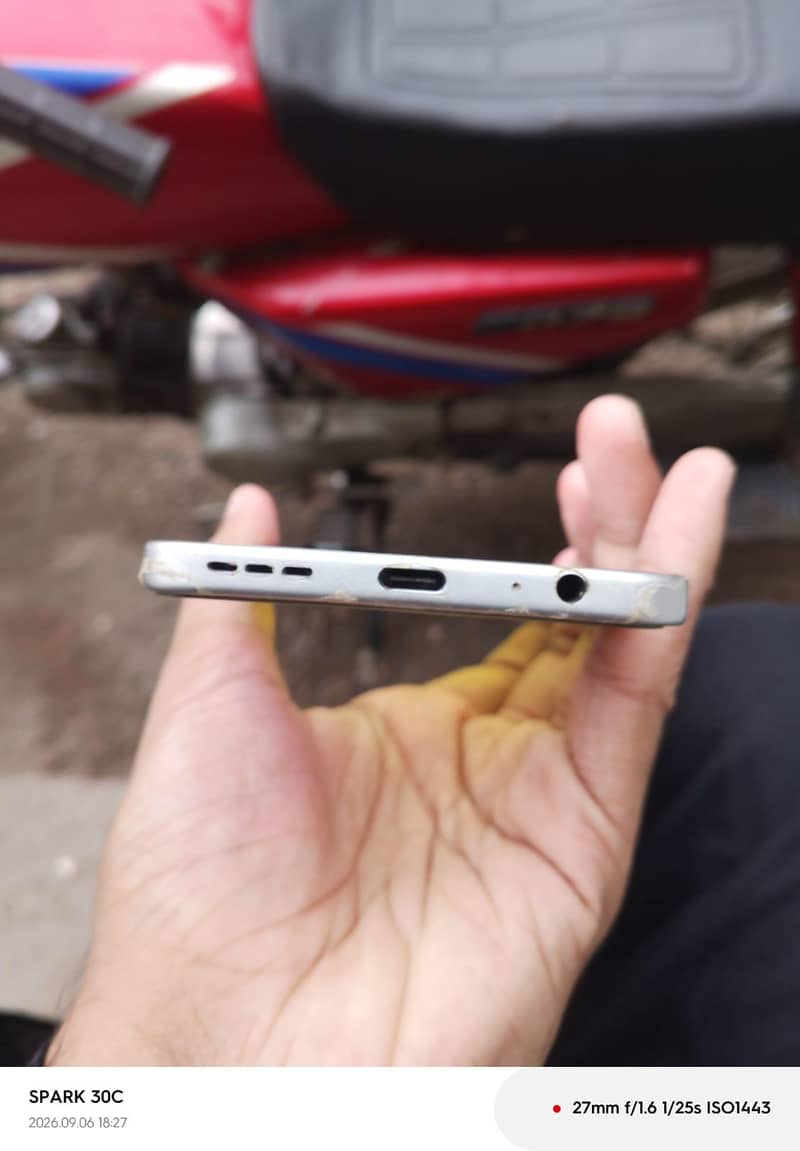 Tecno Spark 40 pro 2