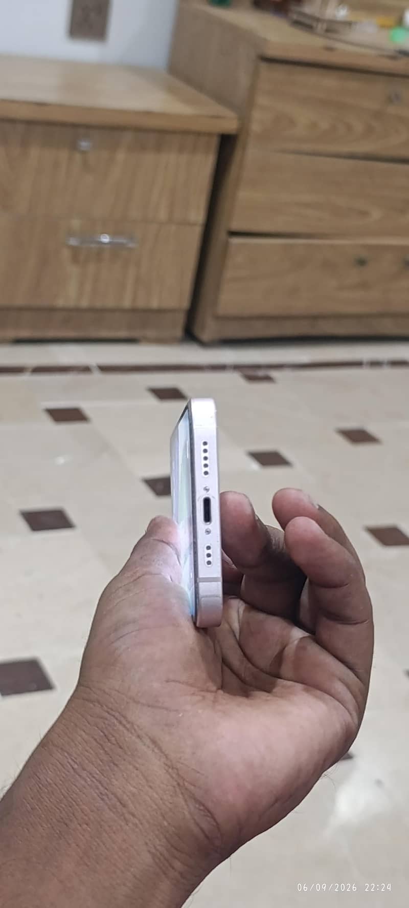 Apple iPhone 13 4