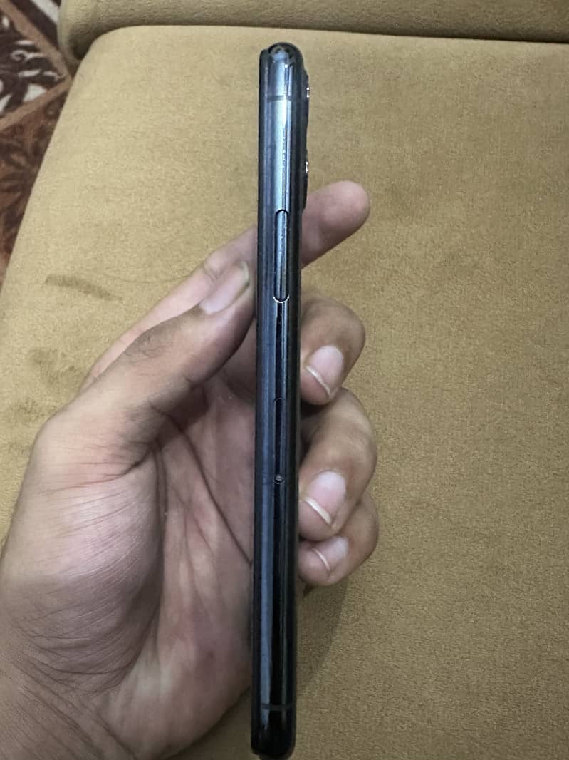 Apple iPhone 11 Pro 6
