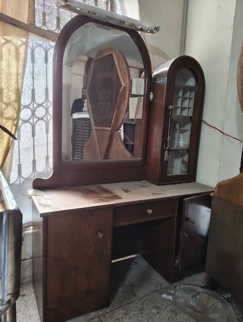 Dressing table 0