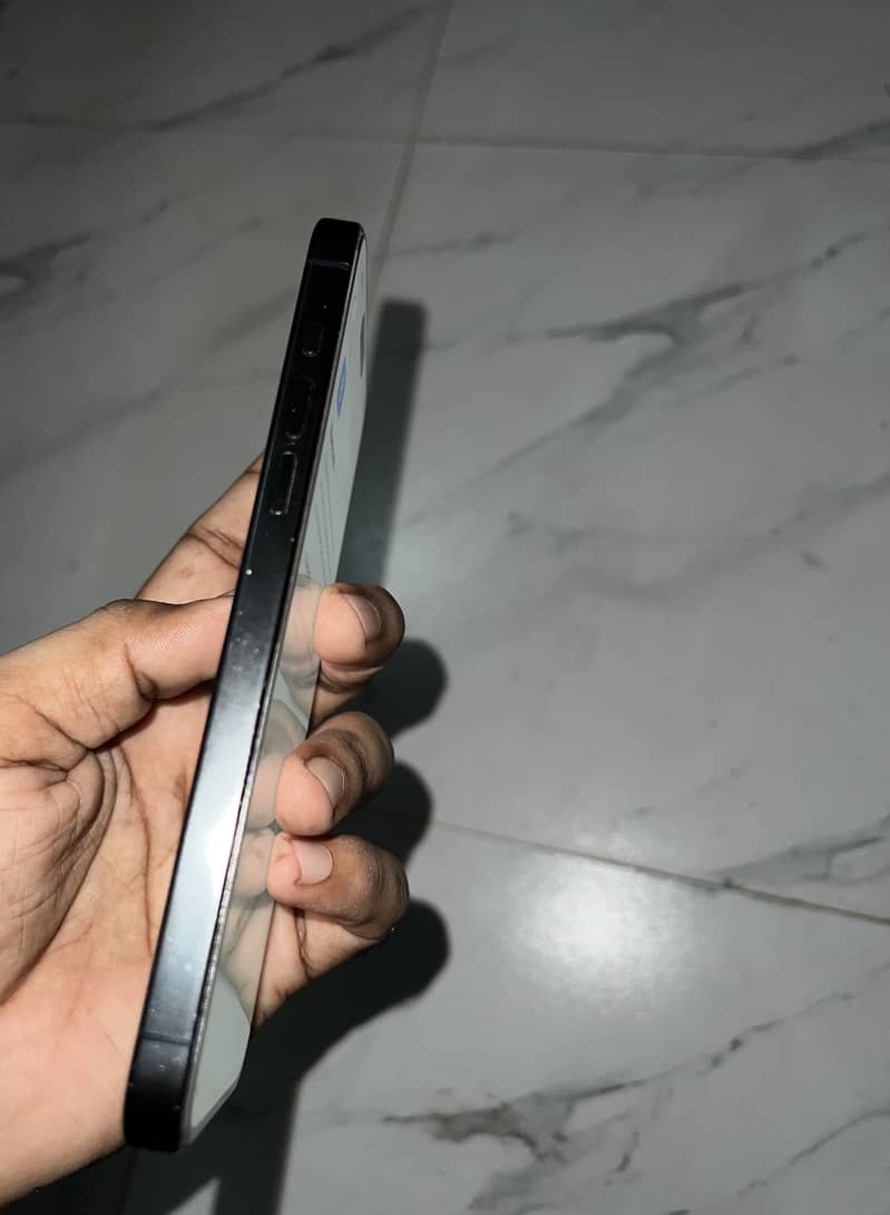Apple iPhone 15 Pro Max 2