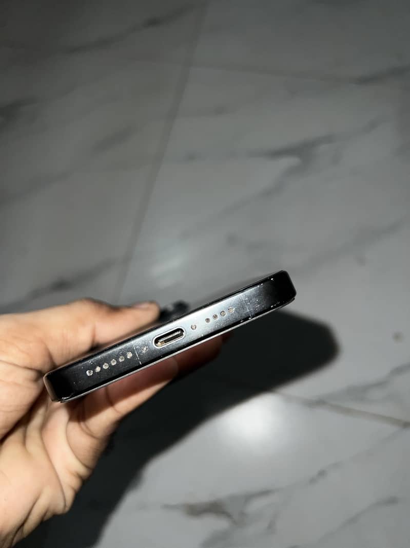 Apple iPhone 15 Pro Max 3