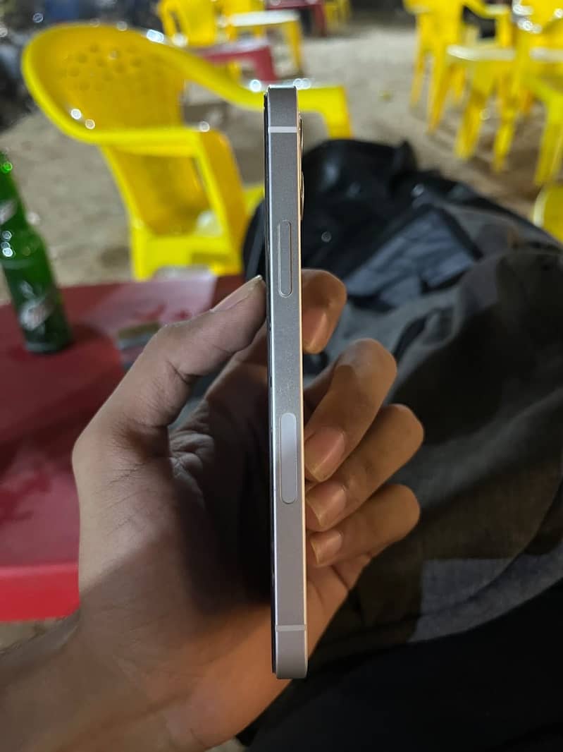 Apple iPhone 12 3