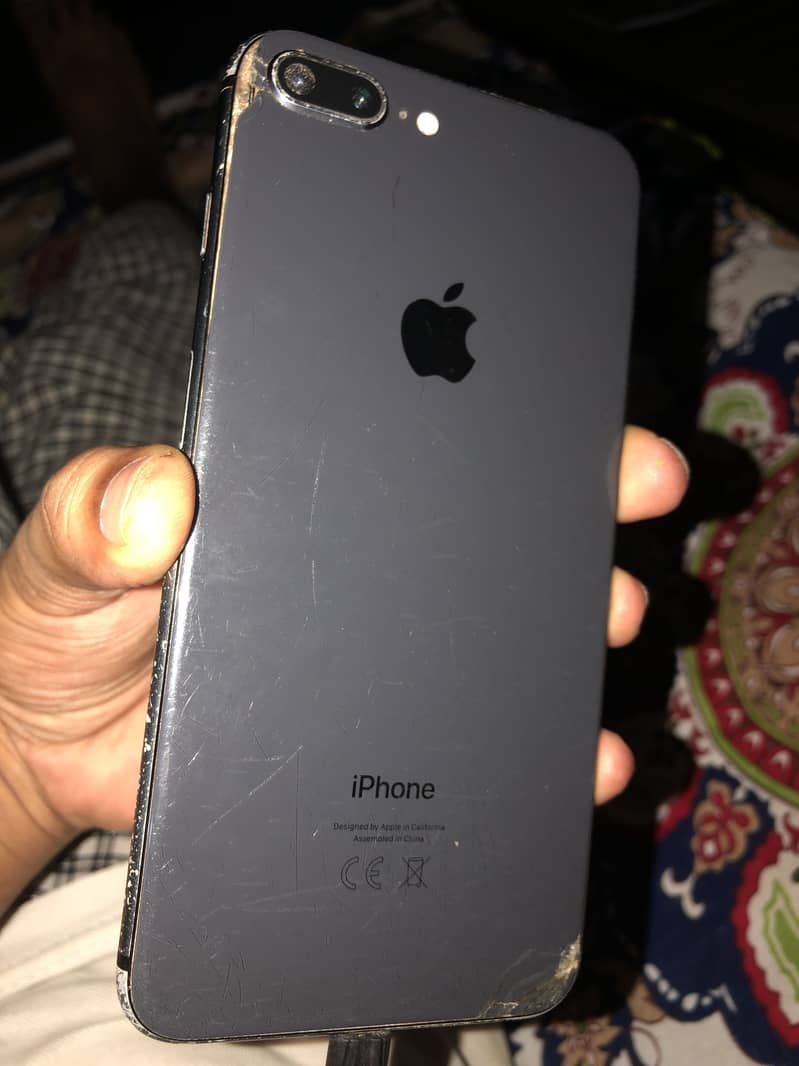 Apple iPhone 8 Plus 1