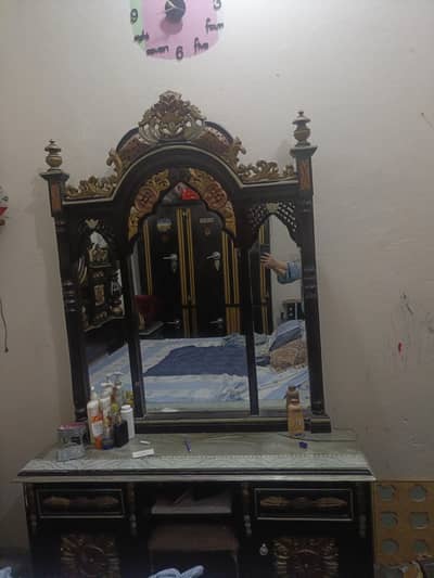 bed , dressing with 2 sight tables