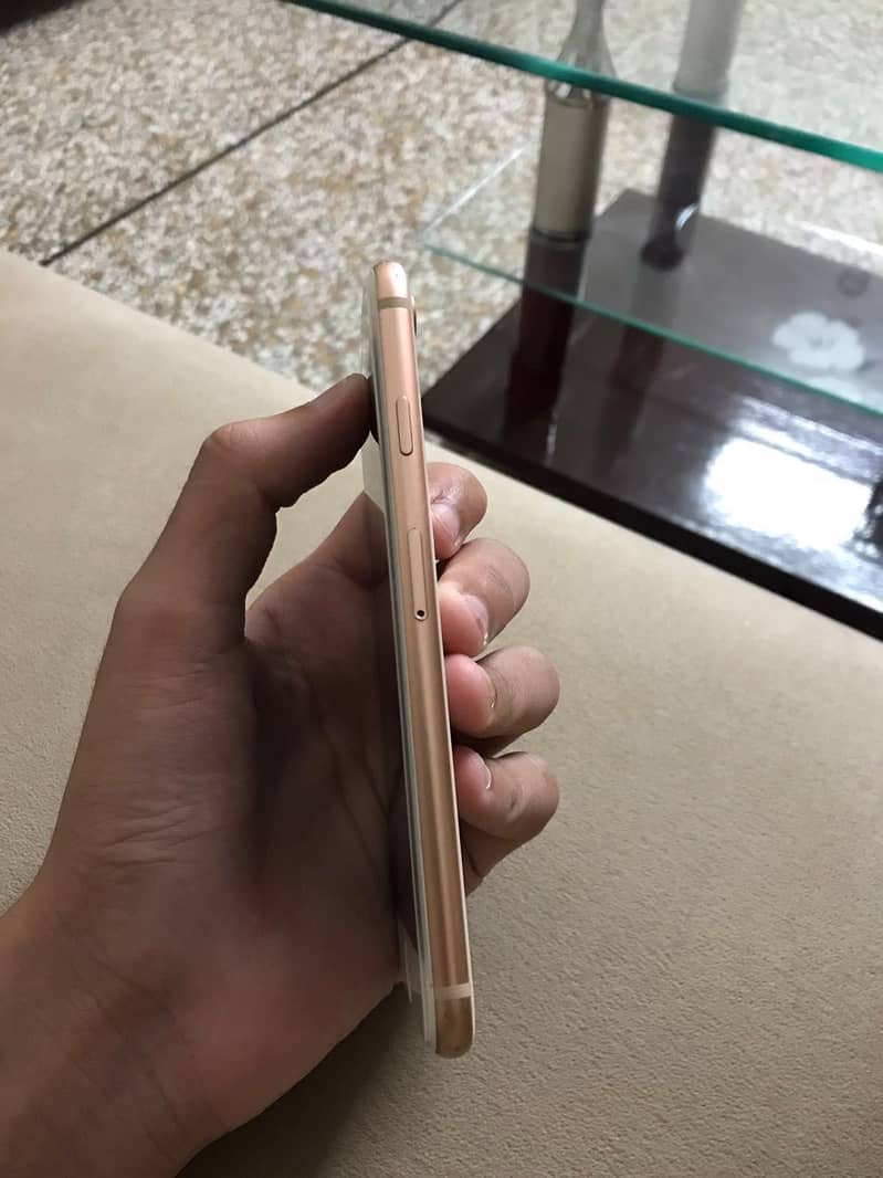 Apple iPhone 8 3