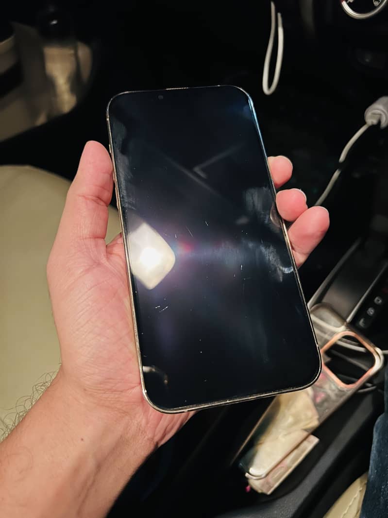 Apple iPhone 13 Pro Max 4