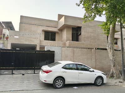 GULBERG ESTATE OFFER,1 KANAL OFFICE USE HOUSE FOR RENT JAIL ROAD GULBERG LAHORE
