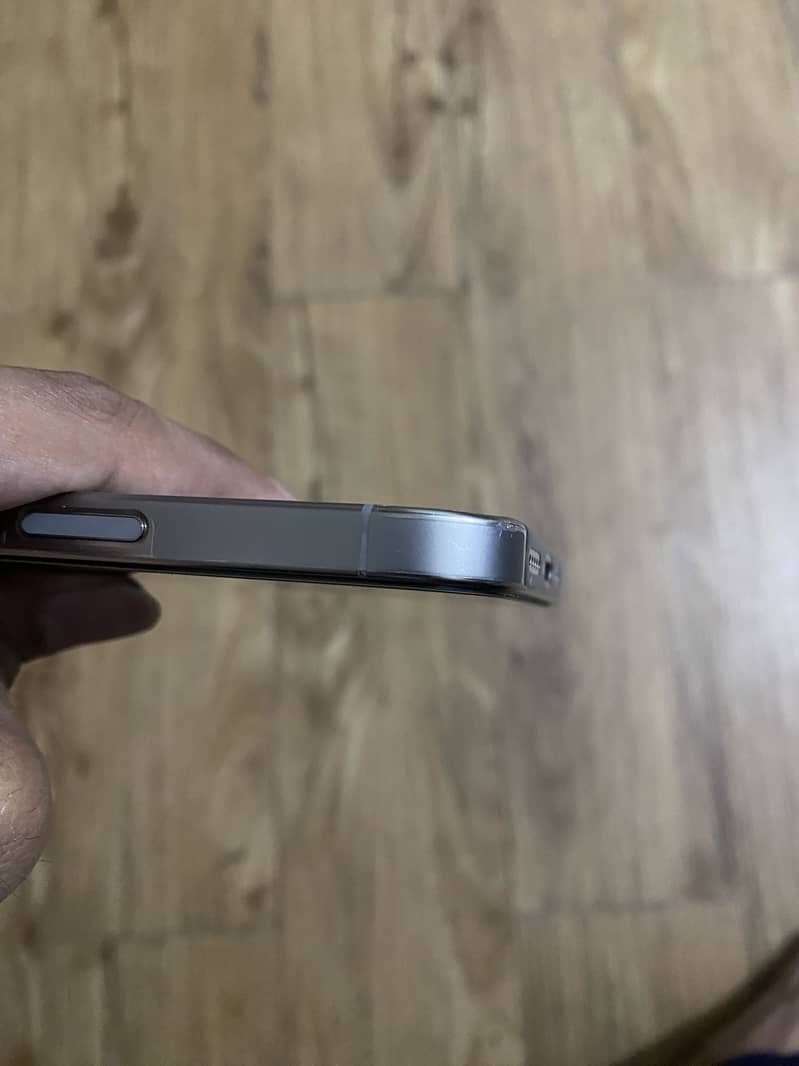 Apple iPhone 16 Pro 1