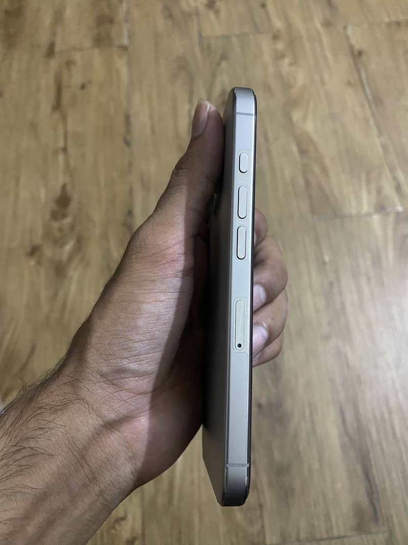 Apple iPhone 16 Pro 2