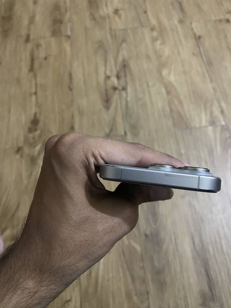 Apple iPhone 16 Pro 6