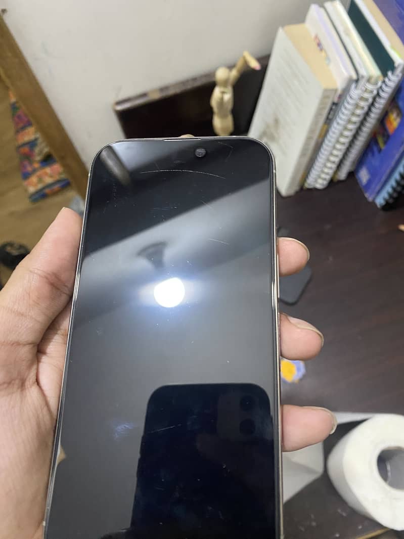 Apple iPhone 16 Pro 8