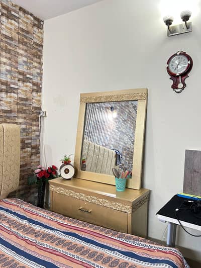 Dressing Table with Mirror & 2 Matching Side Tables in Good Condition
