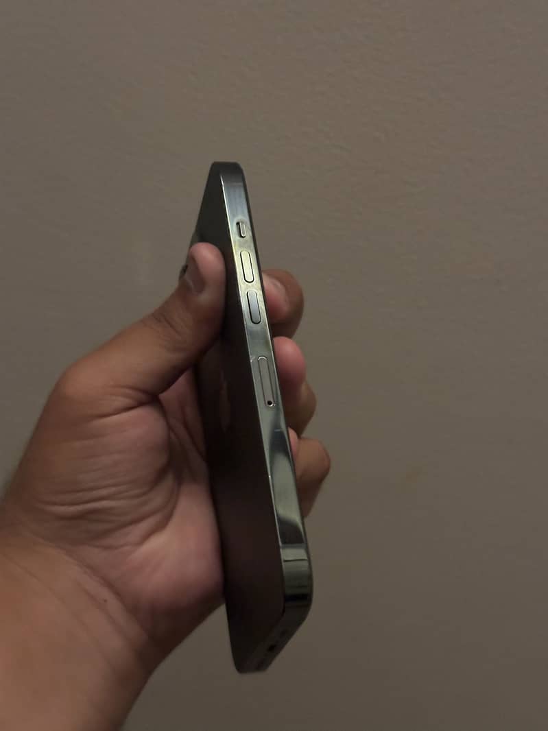 Apple iPhone 13 Pro 4