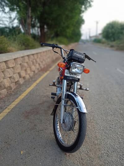 CG 125 in new show room condition