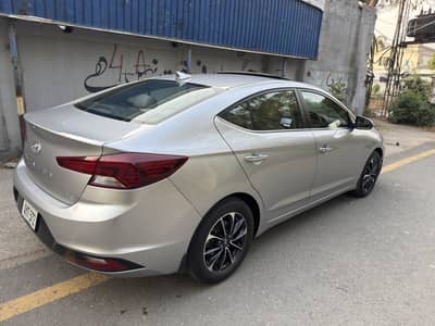 Hyundai Elantra 2022