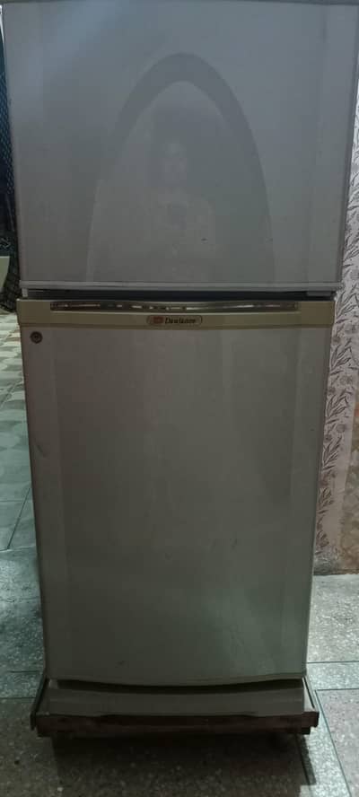 Dawlance fridge medium size urgent sale