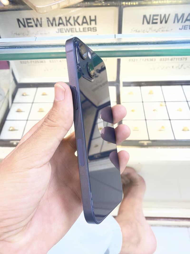 Apple iPhone 13 2