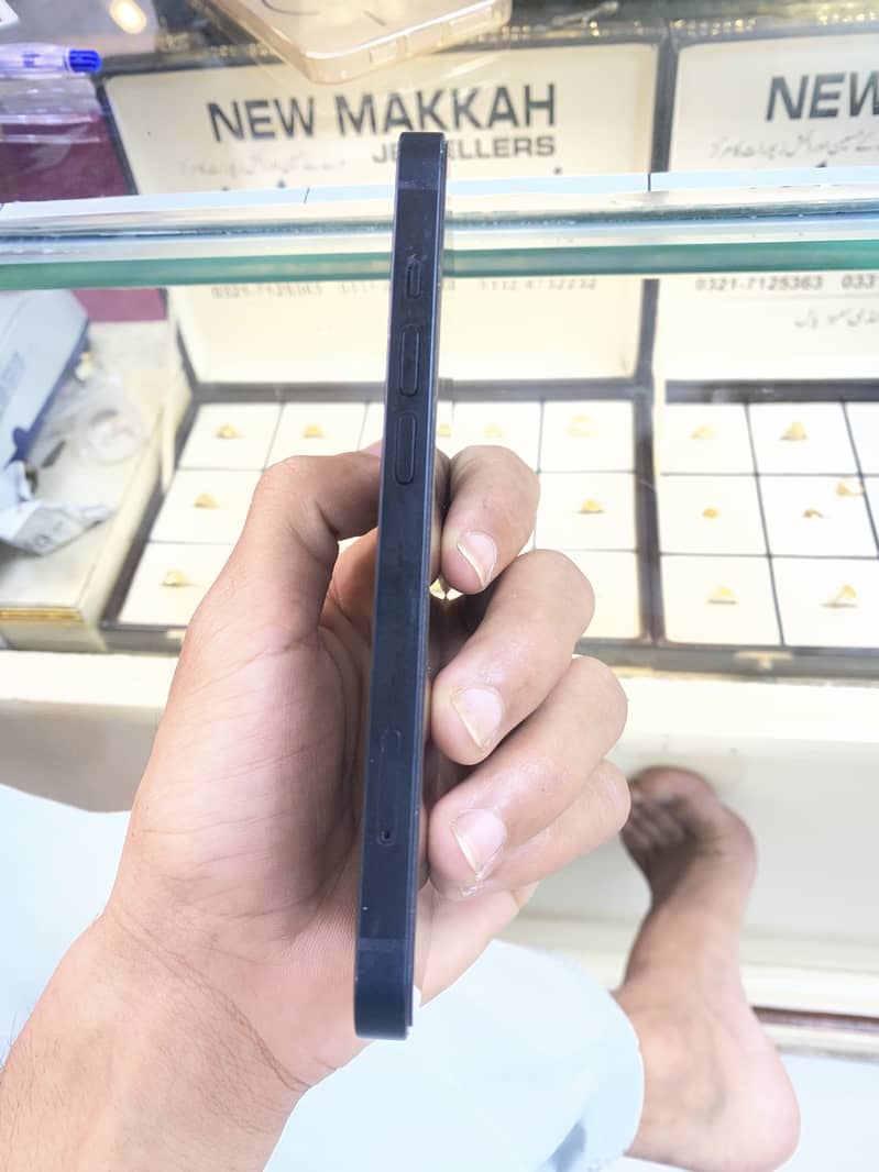 Apple iPhone 13 3