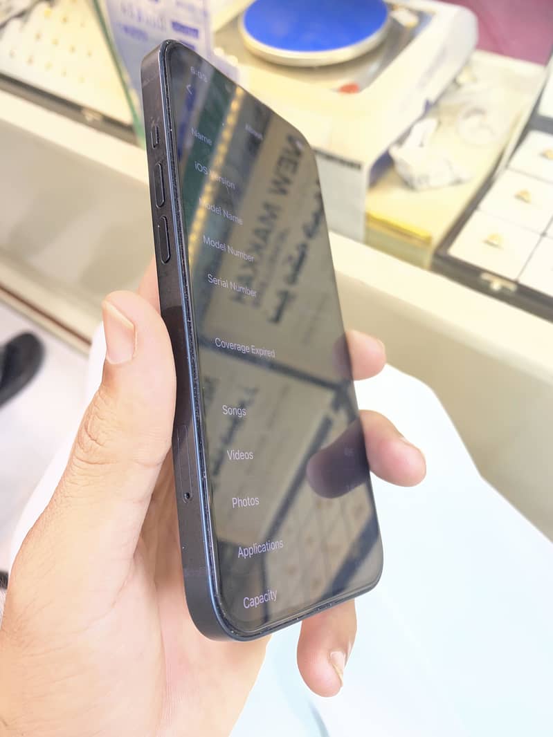 Apple iPhone 13 7