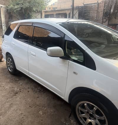 Honda Fit Shuttle 2012 /16. ( three 3  2  5398404