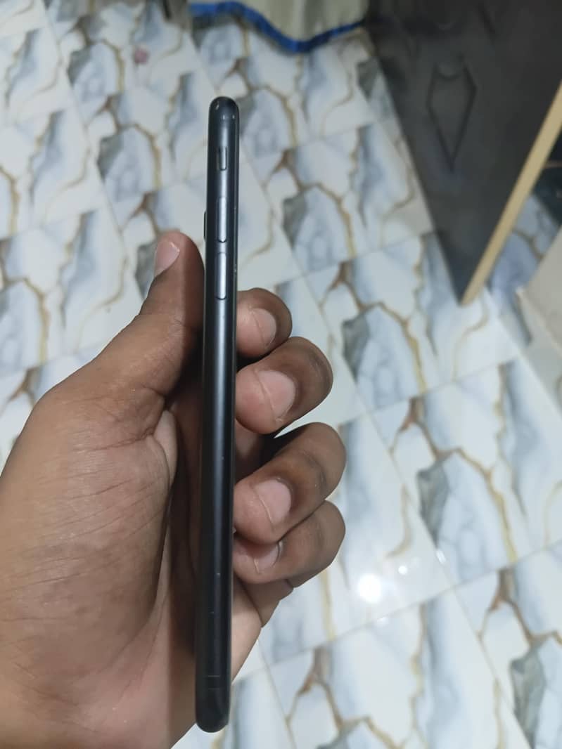 Apple iPhone 7 2