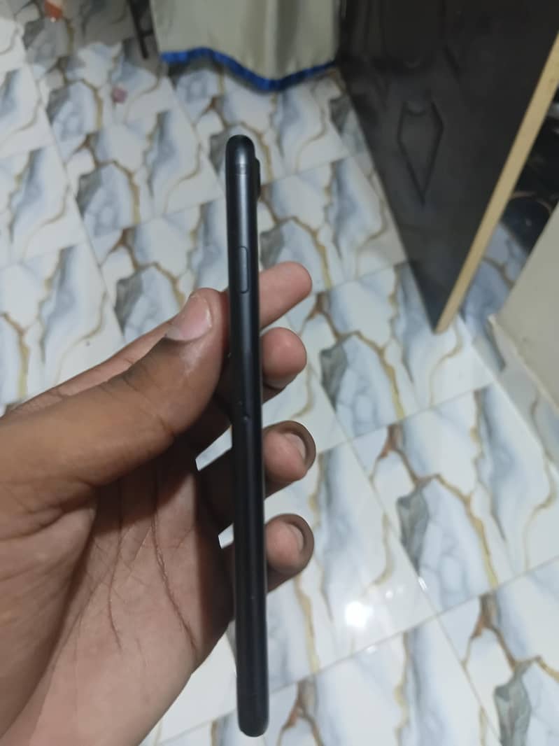 Apple iPhone 7 3