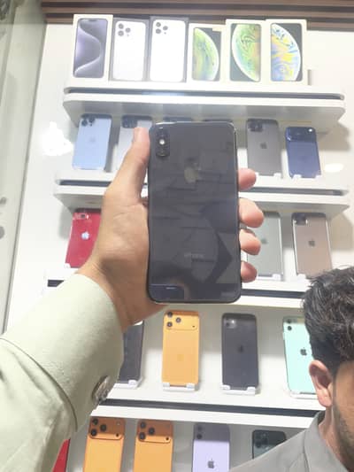 Apple iPhone XS and x