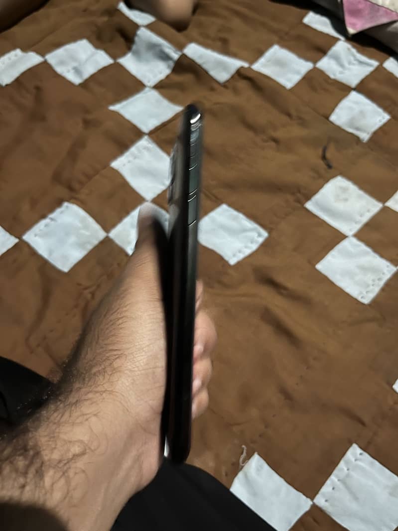 Apple iPhone 11 Pro Max 1