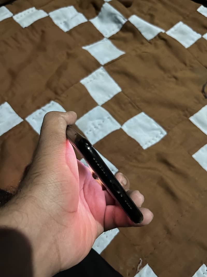 Apple iPhone 11 Pro Max 2