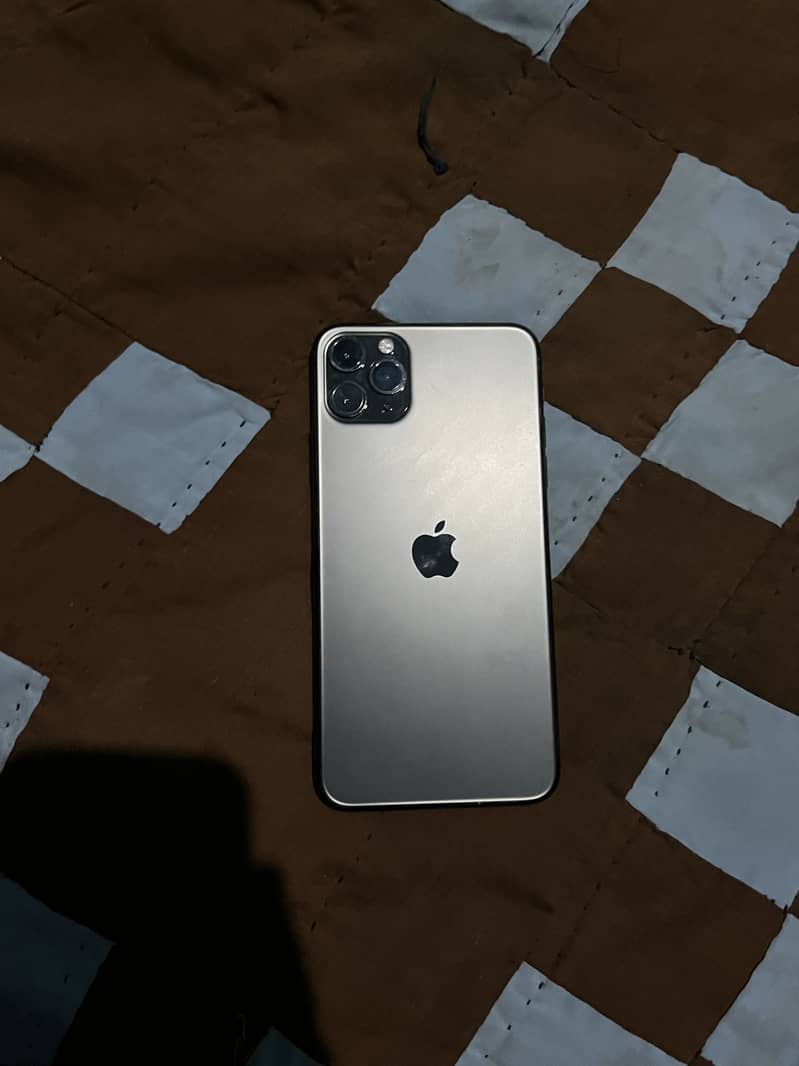 Apple iPhone 11 Pro Max 4