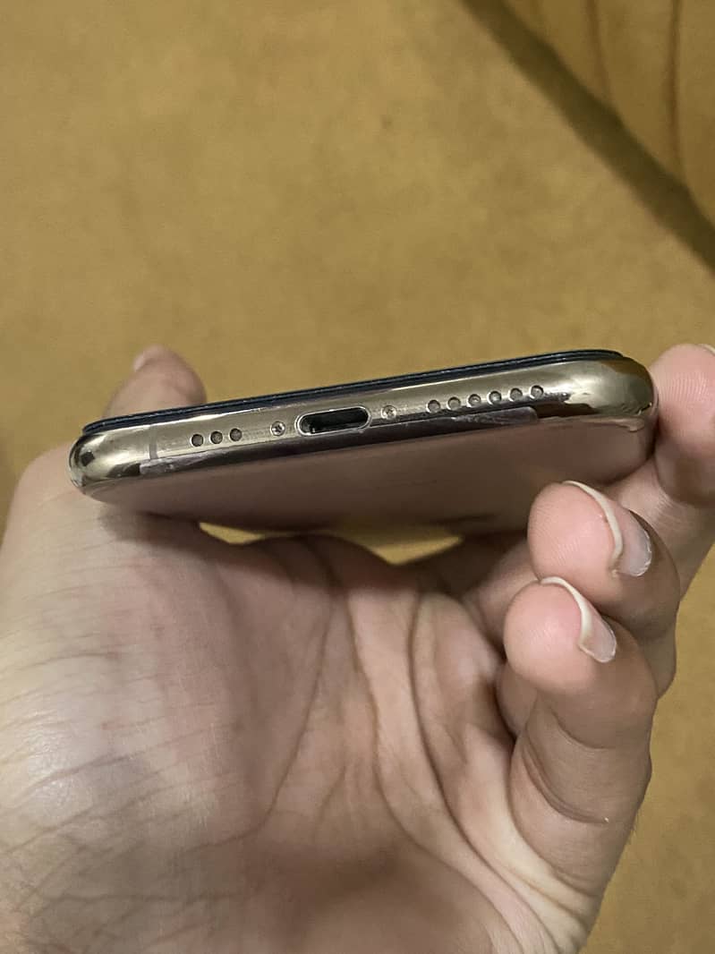 Apple iPhone XS 3