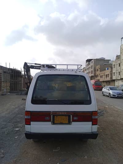 Nissan carvan
