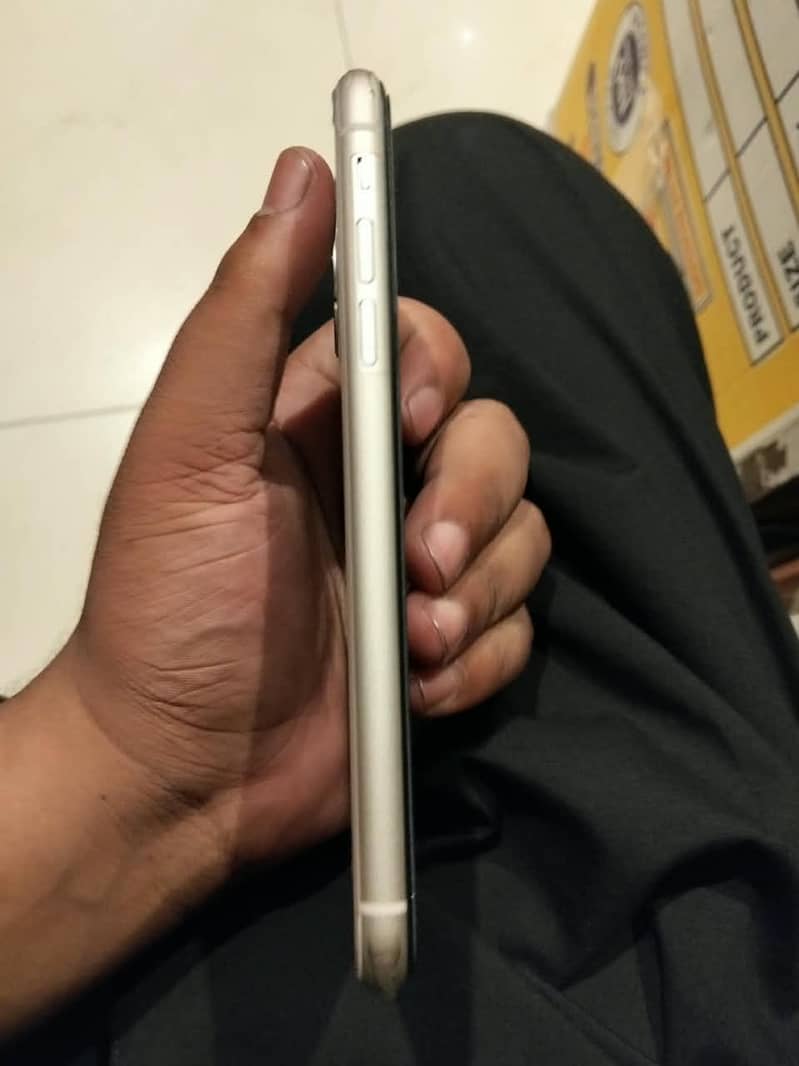 Apple iPhone 11 3