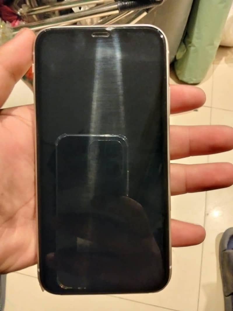 Apple iPhone 11 4