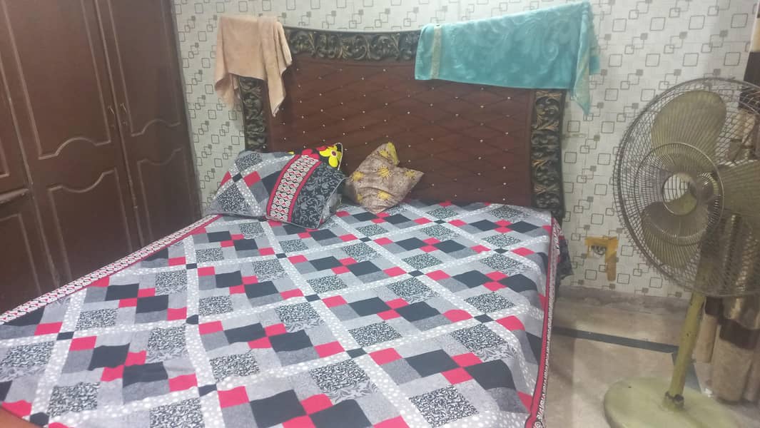 queen size bed 0