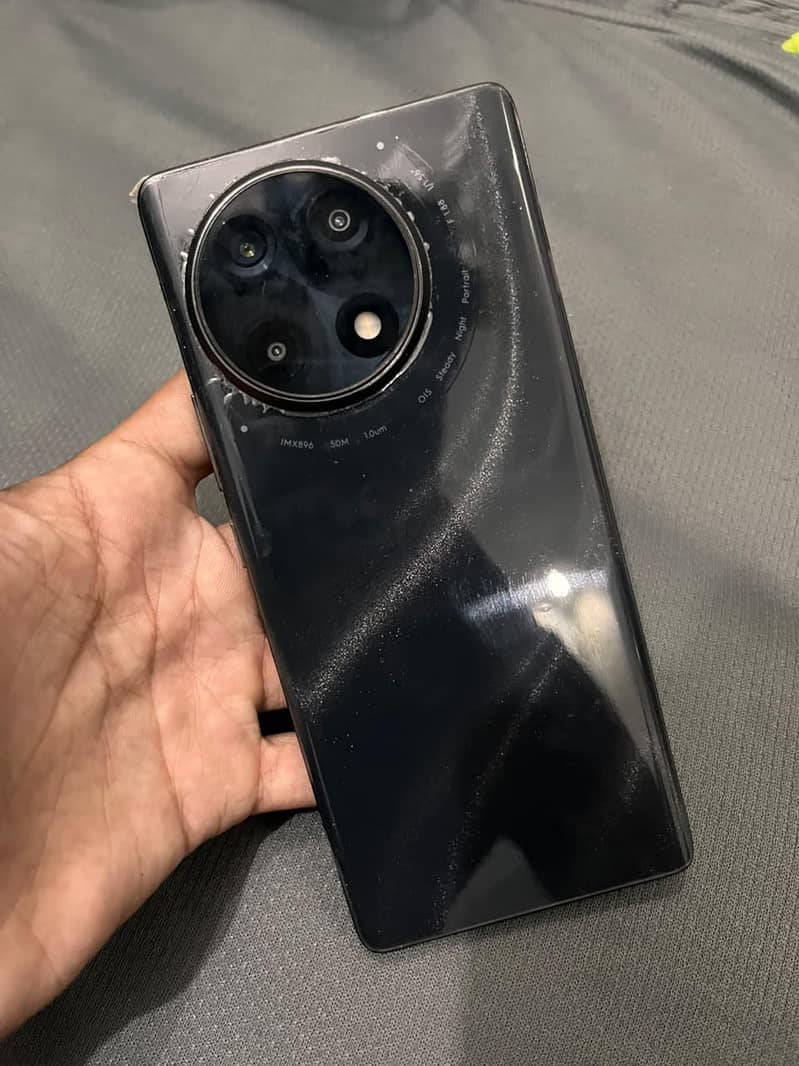 Tecno CAMON 30S 1