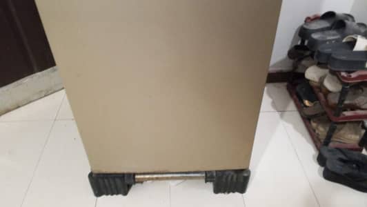 3 years used fridge one handed use brand new condition
