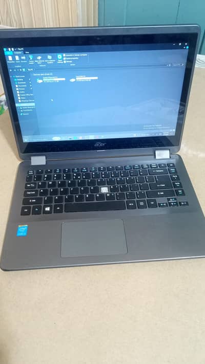 Acer flip laptop i3 5th gen 8gb Ram touch screen with charger