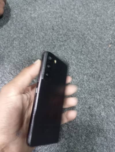 Samsung Mobile S22 non pta lekin SIM glich 4 month se h all ok